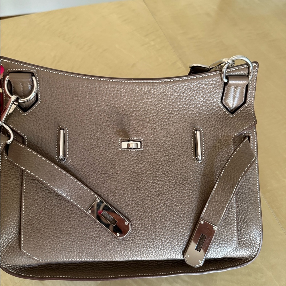 Hermès Taurillon Clemence Jypsiere 31 in Etoupe, great preowned condition - Picture 5 of 14